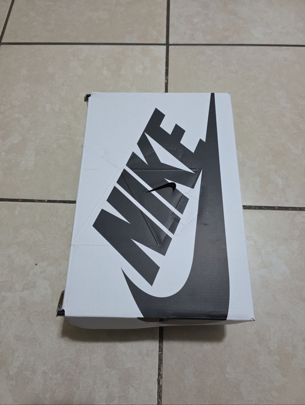 Empty Shoe Box - Picture 4 of 9